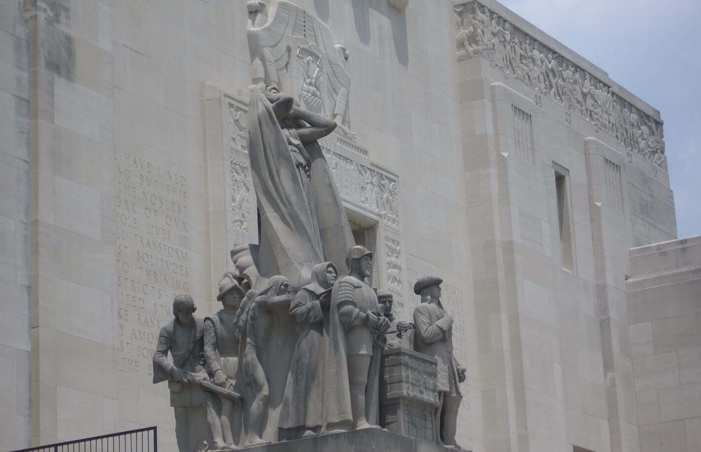 louisiana_state_capitol_3_statue-8797100