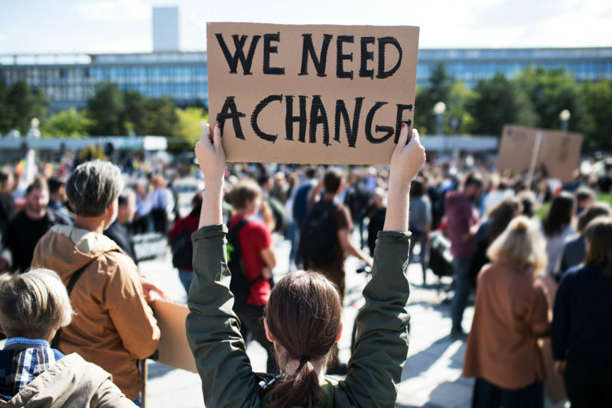 peaceful-protest-buy-bitcoin-shutterstock_1513189949-860x573-7778040