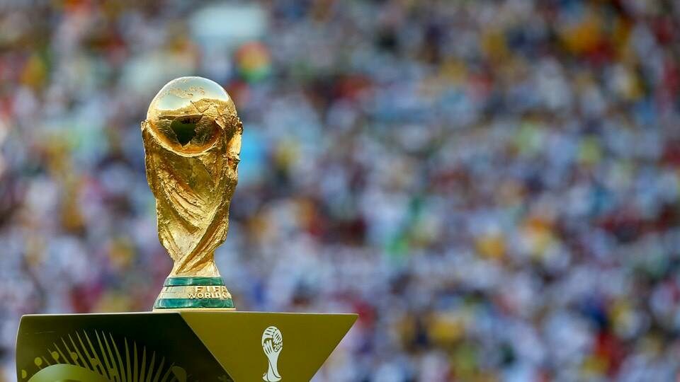 2014-fifa-world-cup-the-world-cup-trophy-at-macarana-5487180